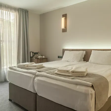 Hugo Hotel 3*